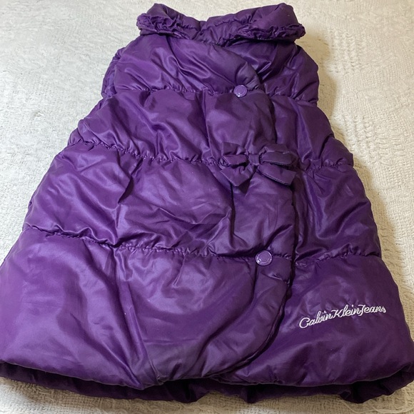 Calvin Klein puffer vest for girls - Picture 8 of 11